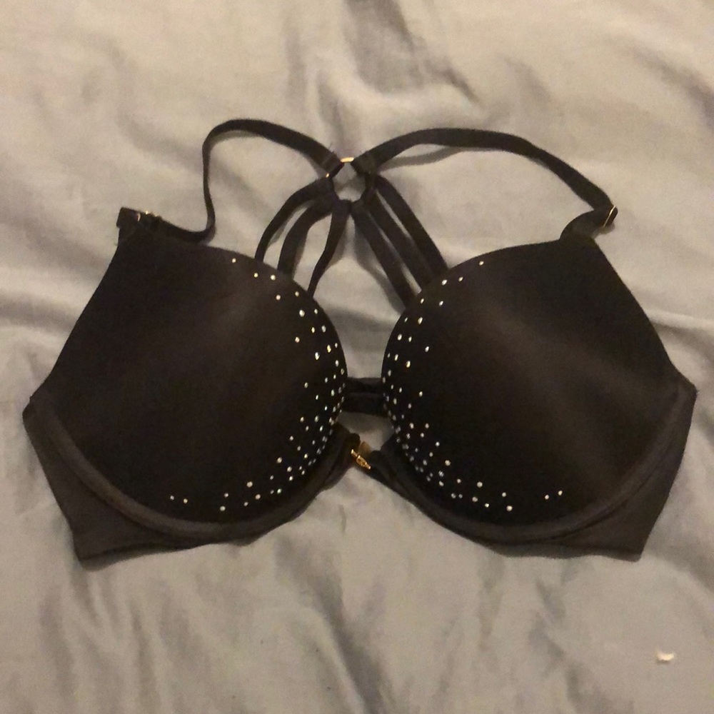 Victoria Secret Bombshell Plunge 32 C with matching panty